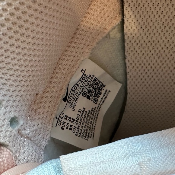 Women’s Nike Dunk Low Orange Pearl - Picture 4 of 7